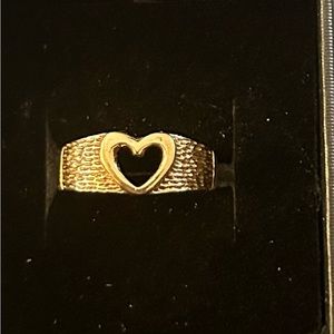 9 carat gold heart design ring.